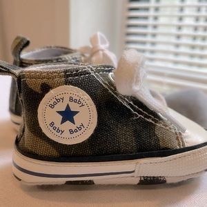 Camouflage baby converse